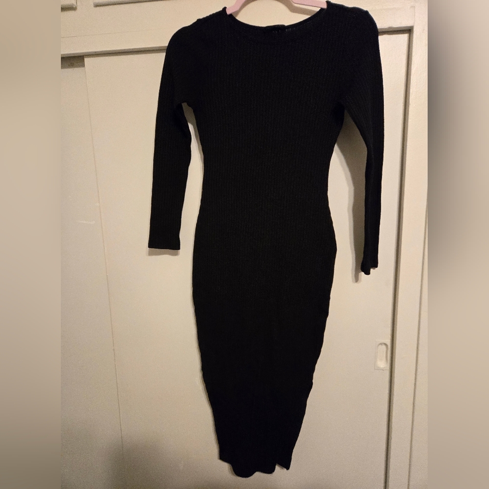 Black Ribbed Long-Sleeve Bodycon Dress
